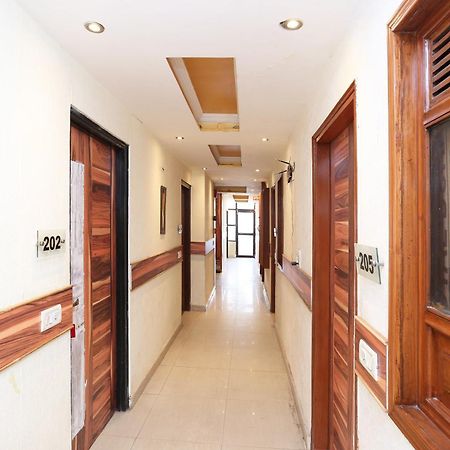 Oyo Flagship Hotel F Five Nuova Delhi Esterno foto