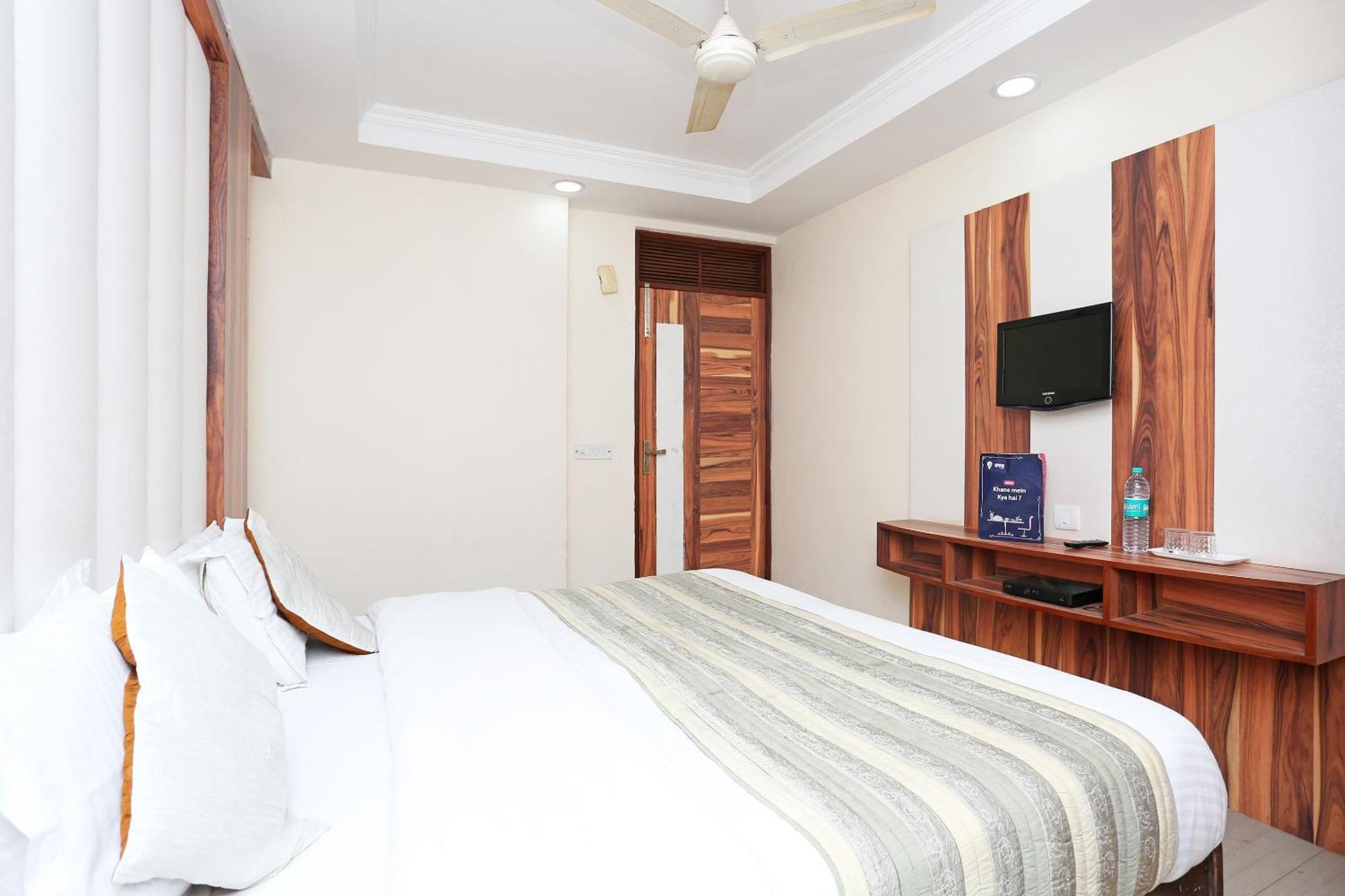 Oyo Flagship Hotel F Five Nuova Delhi Esterno foto