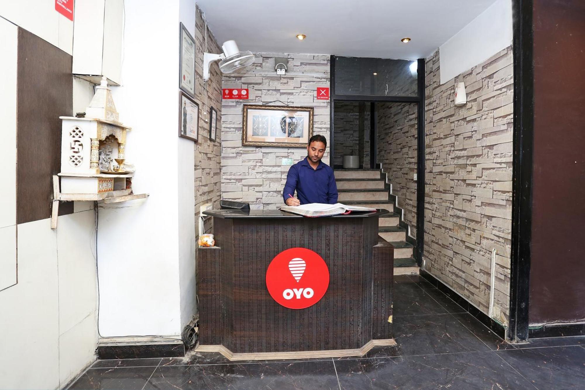 Oyo Flagship Hotel F Five Nuova Delhi Esterno foto