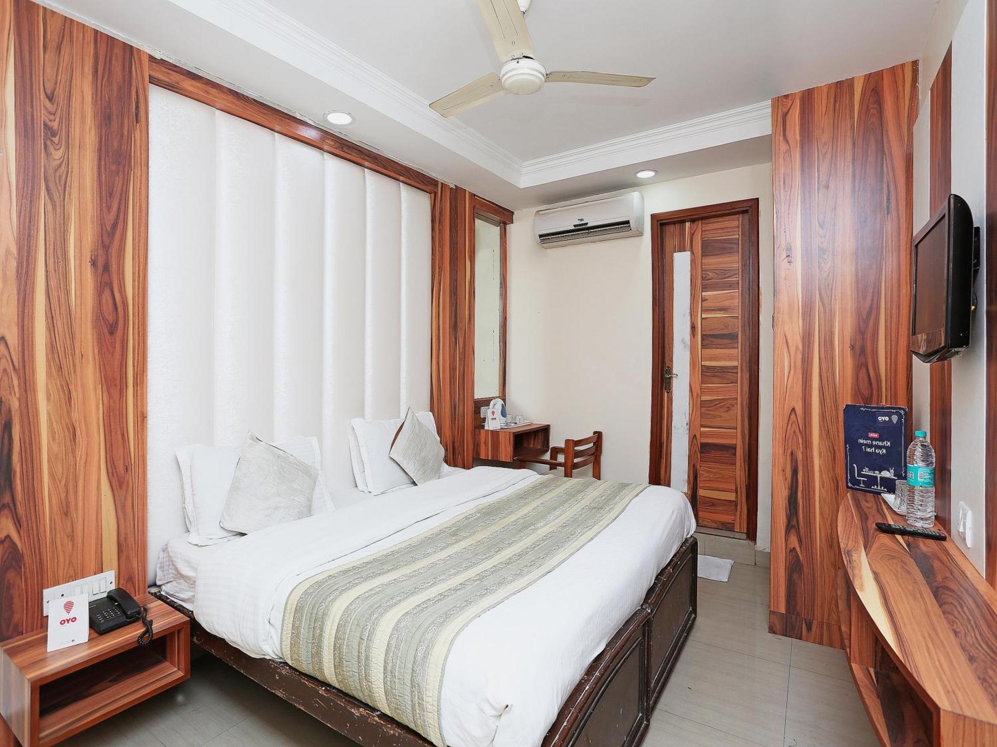 Oyo Flagship Hotel F Five Nuova Delhi Esterno foto