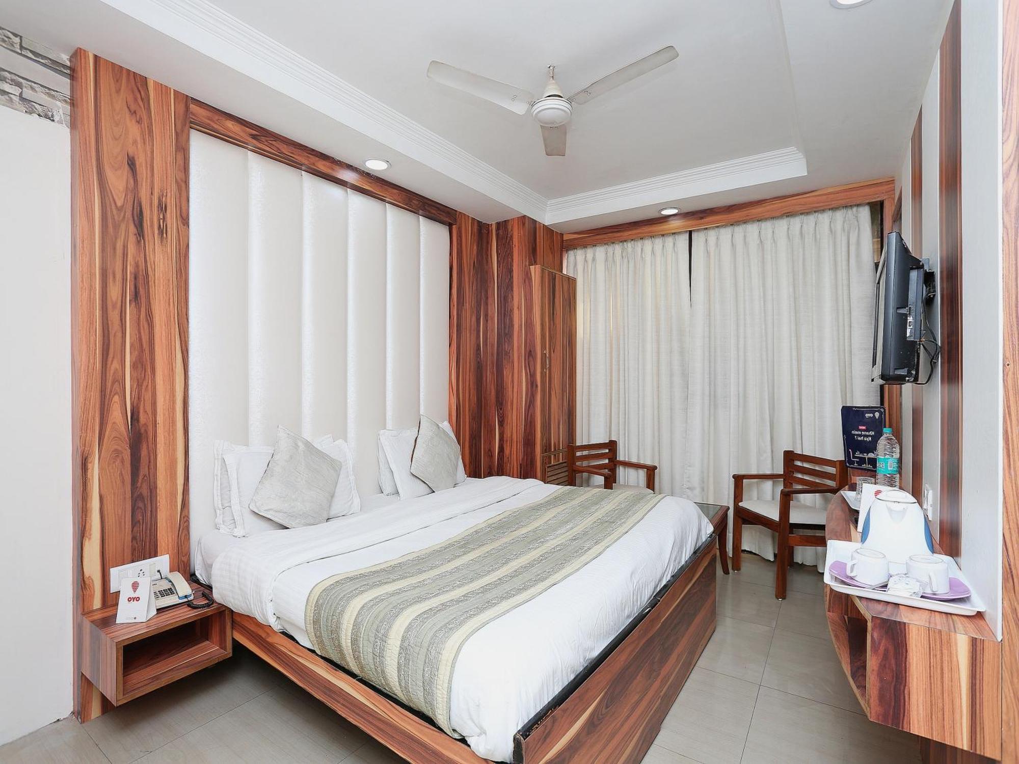 Oyo Flagship Hotel F Five Nuova Delhi Esterno foto