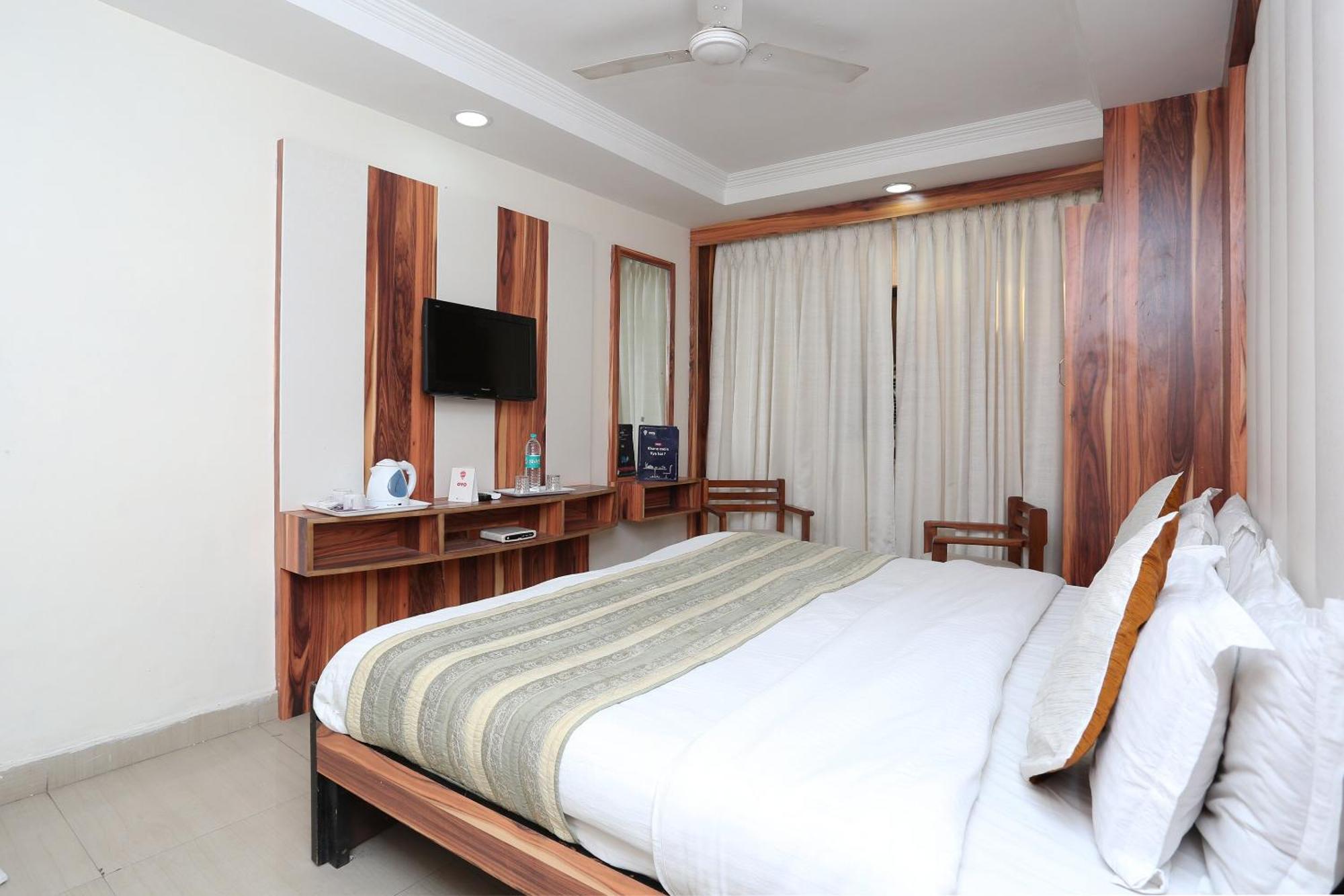 Oyo Flagship Hotel F Five Nuova Delhi Esterno foto