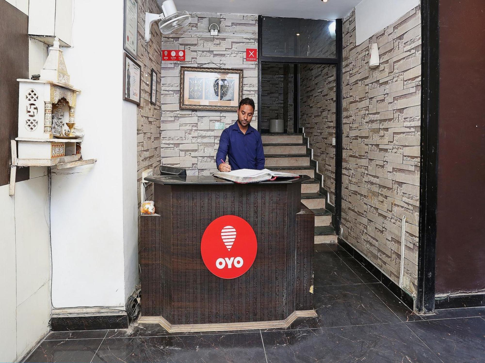 Oyo Flagship Hotel F Five Nuova Delhi Esterno foto