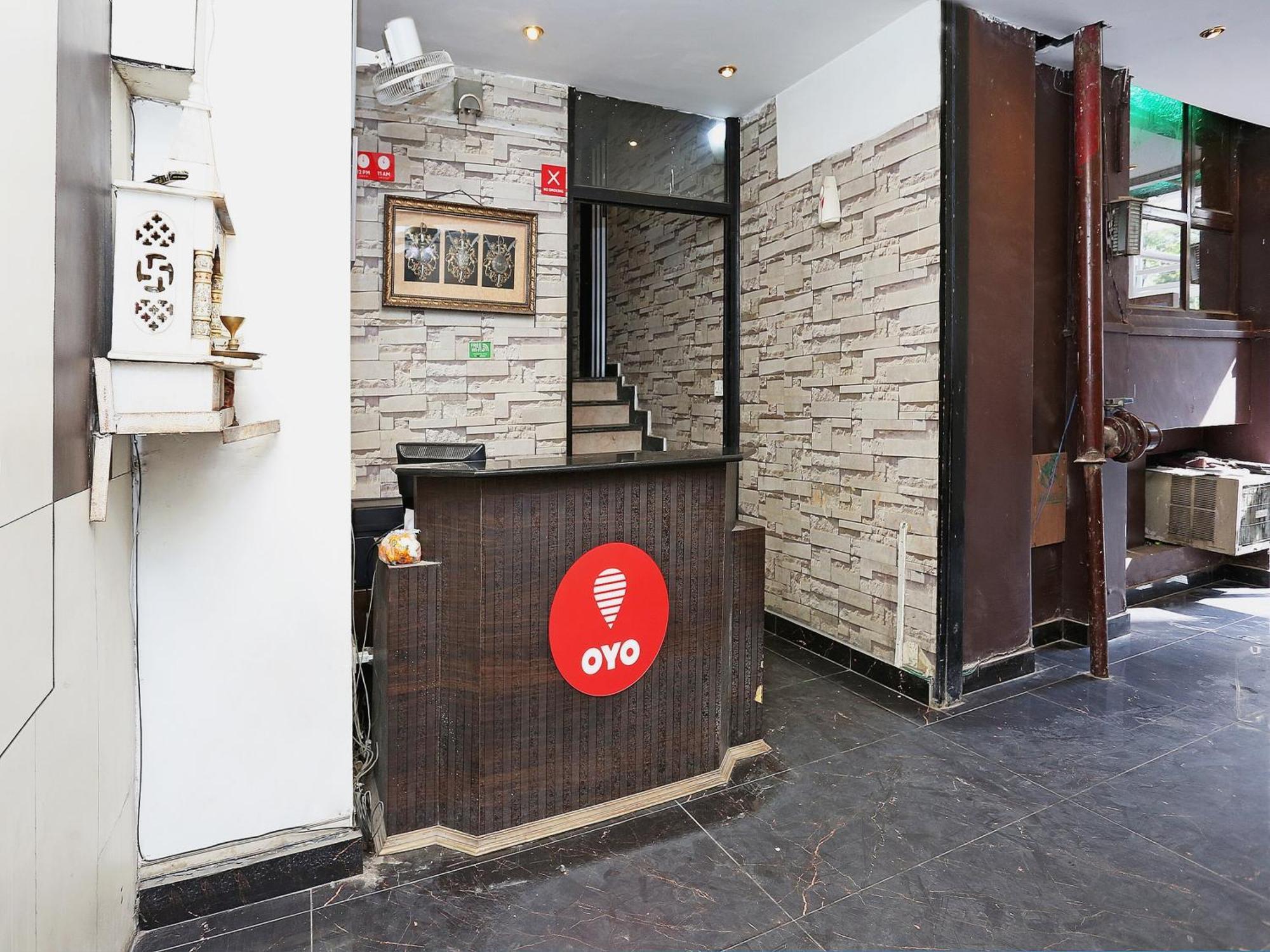 Oyo Flagship Hotel F Five Nuova Delhi Esterno foto