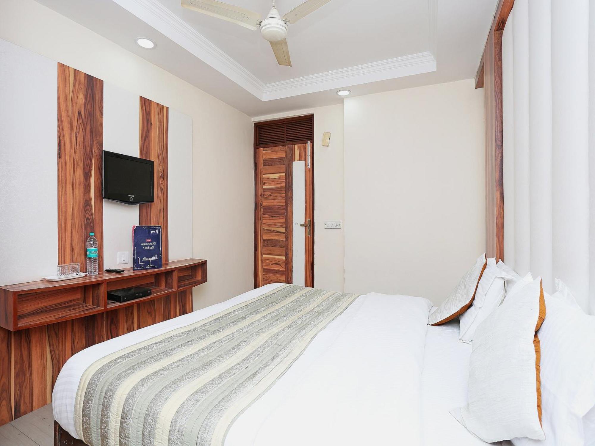 Oyo Flagship Hotel F Five Nuova Delhi Esterno foto