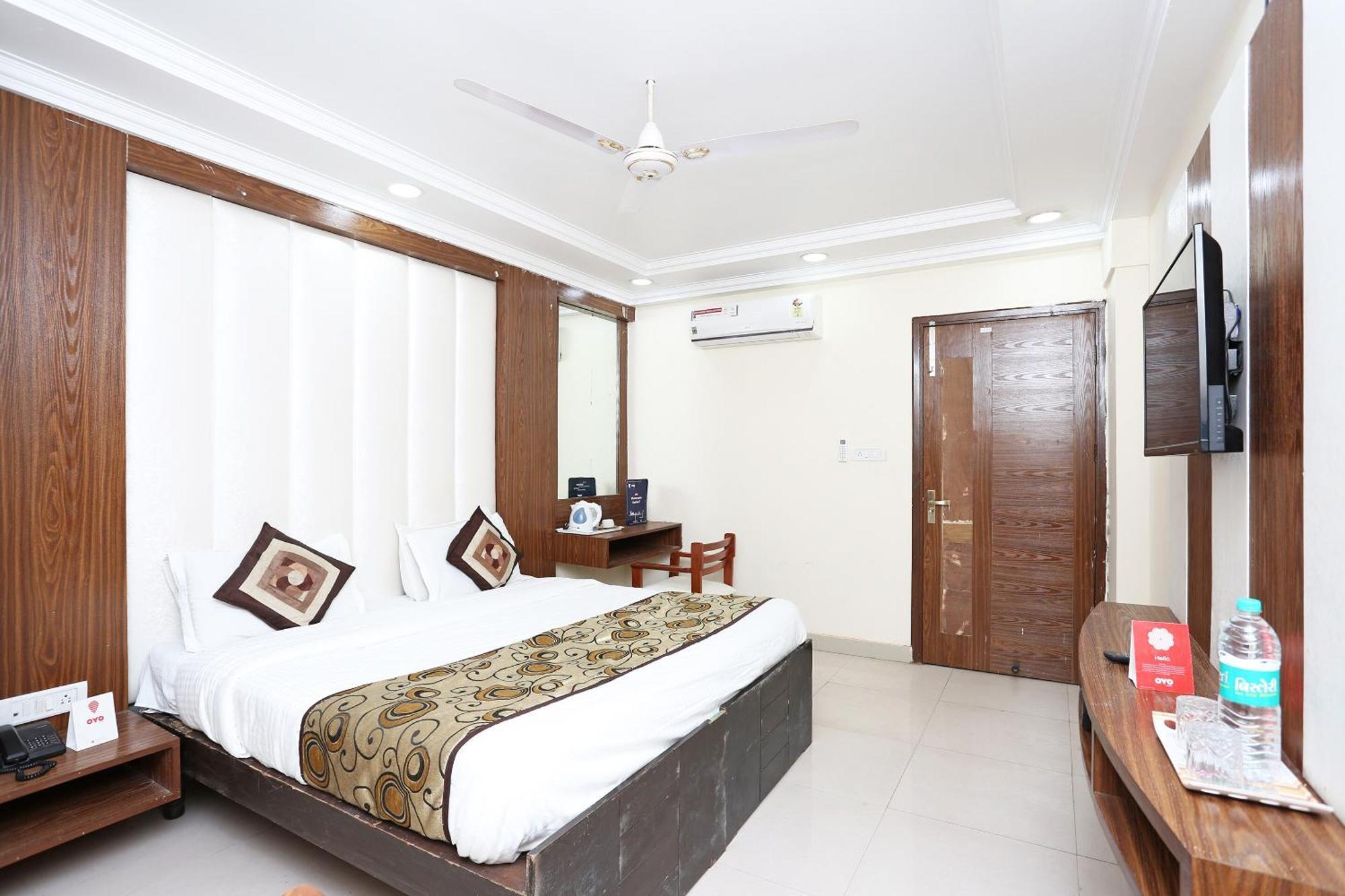 Oyo Flagship Hotel F Five Nuova Delhi Esterno foto