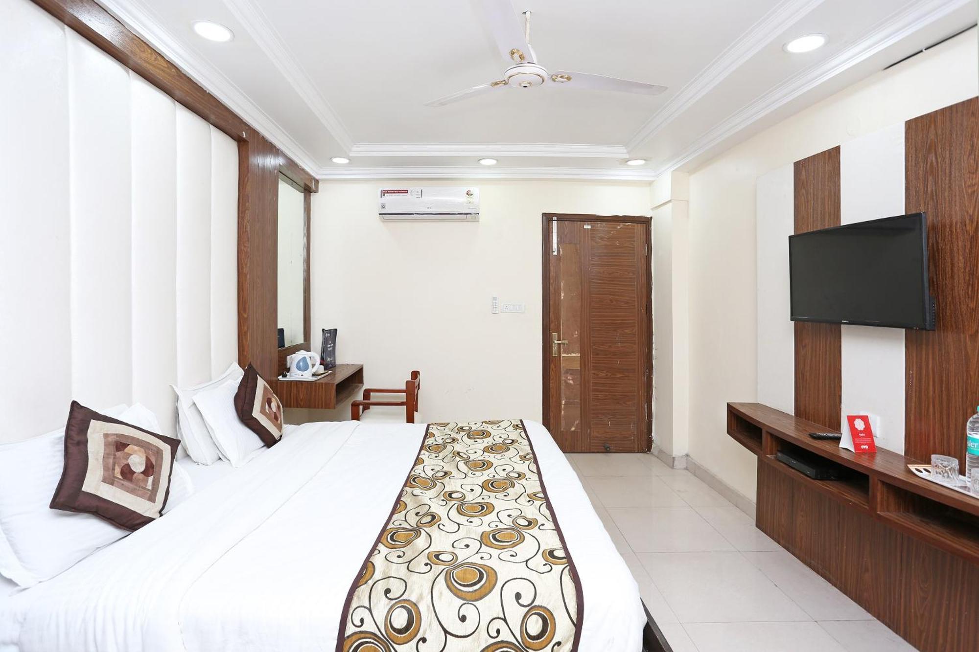 Oyo Flagship Hotel F Five Nuova Delhi Esterno foto