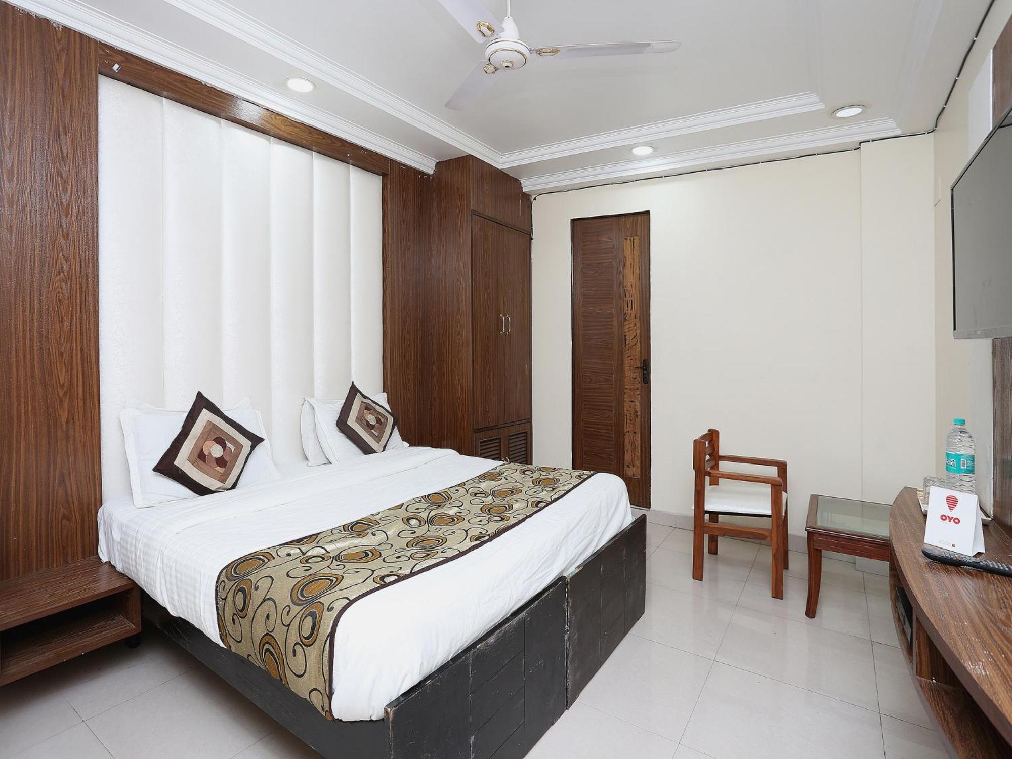 Oyo Flagship Hotel F Five Nuova Delhi Esterno foto